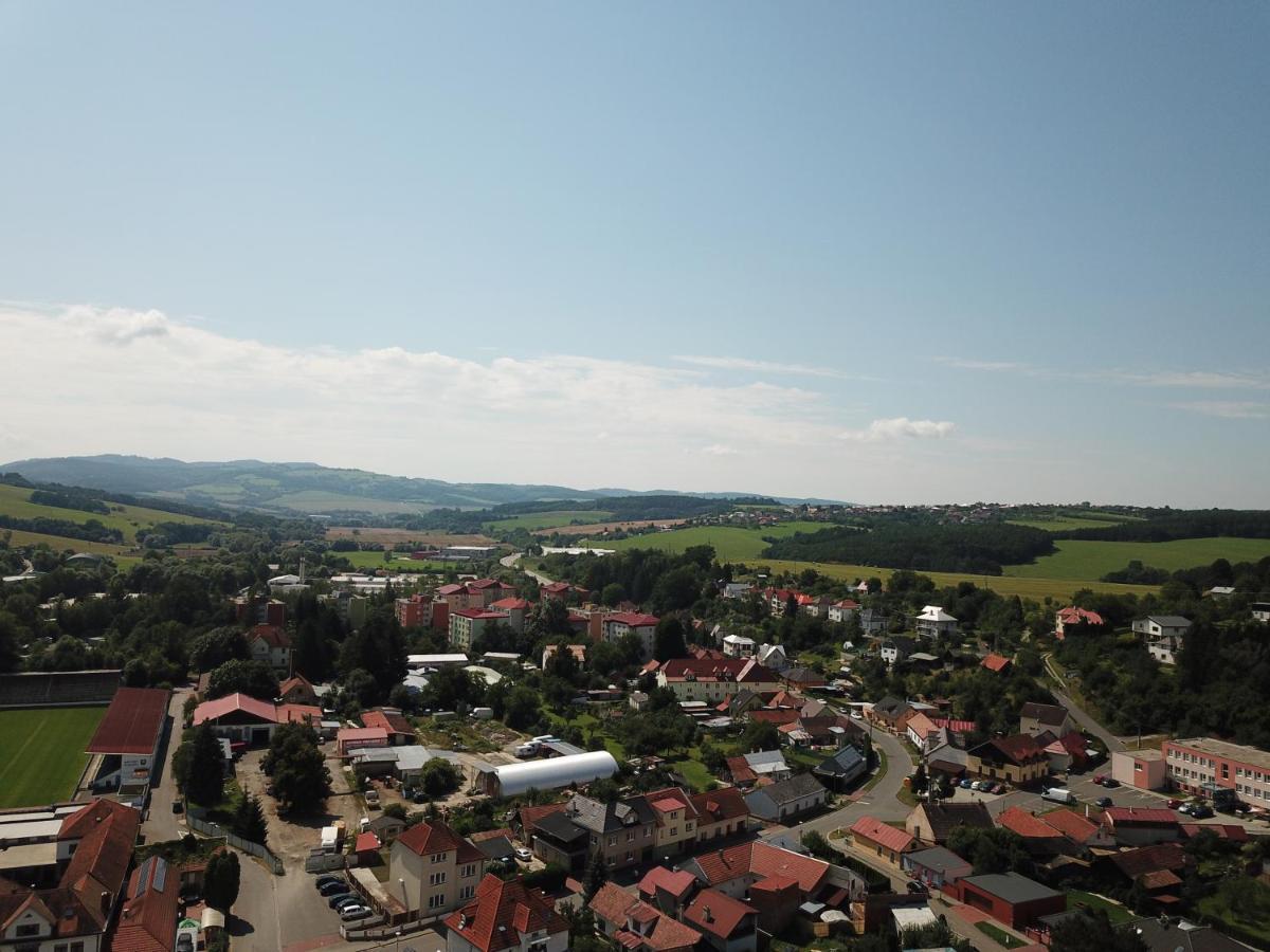Slušovice Retro Vilaゲストハウス エクステリア 写真